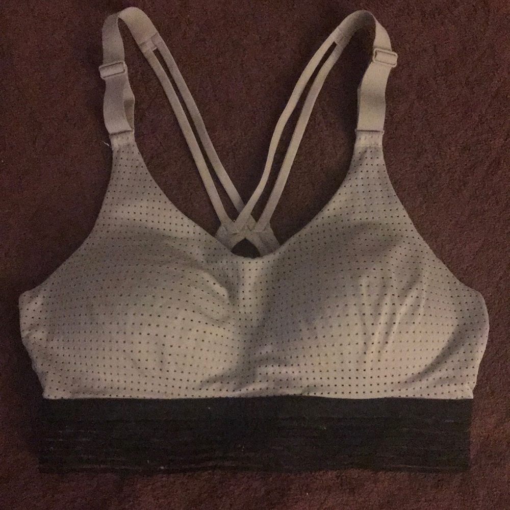 VS sport bra size 32C but will also fit 34B